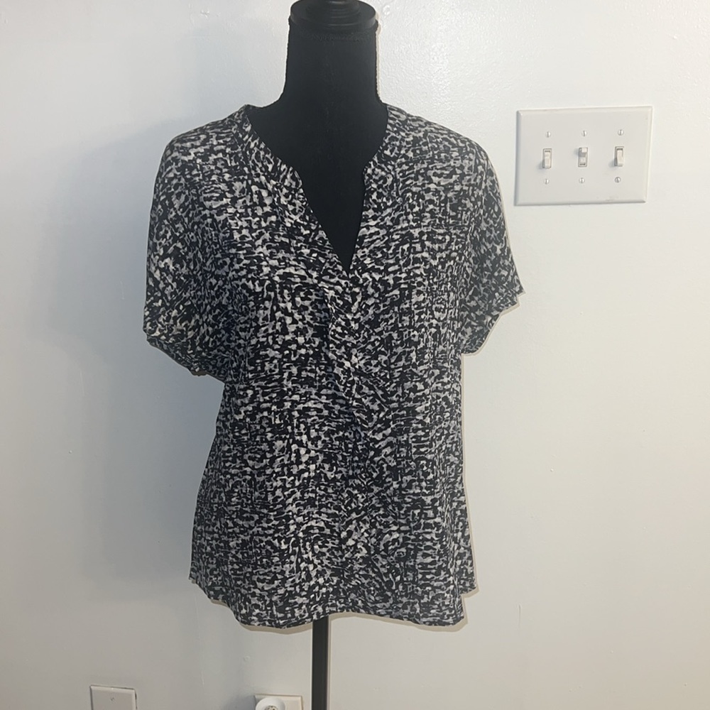 100% Silk Halogen Blouse, sz Small